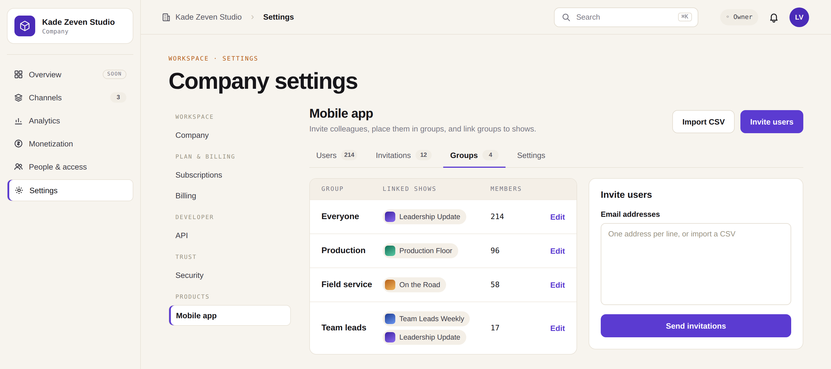 Company settings, Mobile app: groepen gekoppeld aan shows, en het uitnodigingsscherm